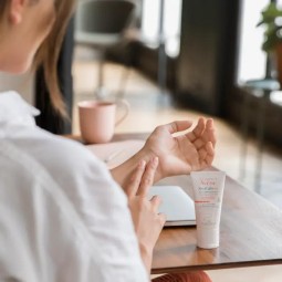 AVÈNE XeraCalm A.D Zklidňující koncentrovaná péče 50 ml + dárek